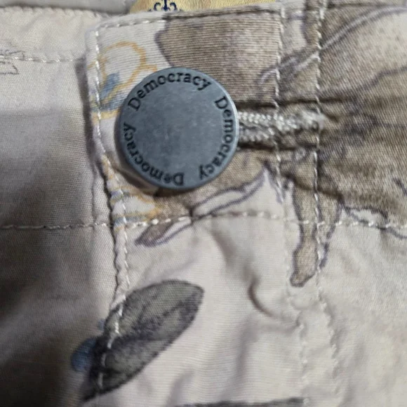 Women's Democracy "Flex"-ellent Beige Floral Crop Pants Size 12 - Picture 4 of 14